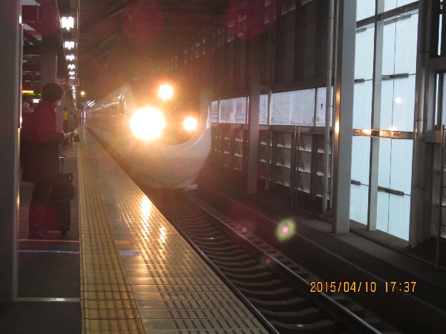 写真14　福井駅・列車 しらさぎ