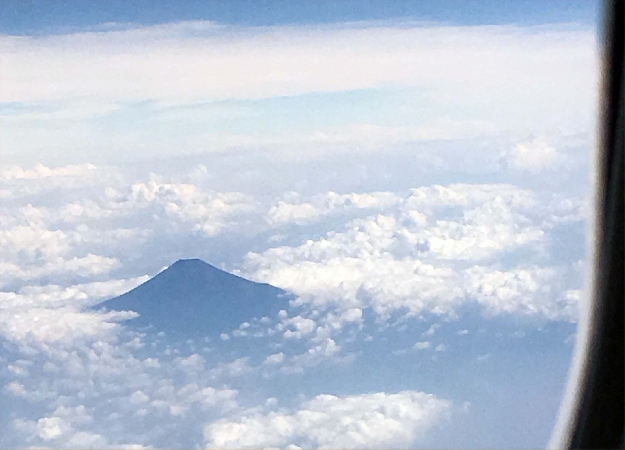 写真９－１　雲間に富士山