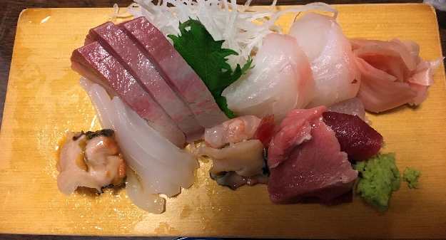 写真３　吉野寿司の２月の刺身の盛り合わせ